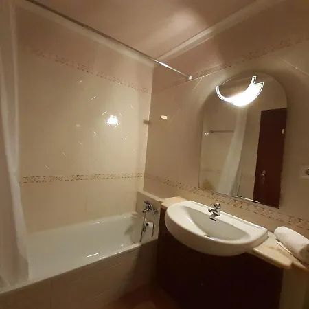 Vp Flat With Balcony And Pool View Apartment Alvor